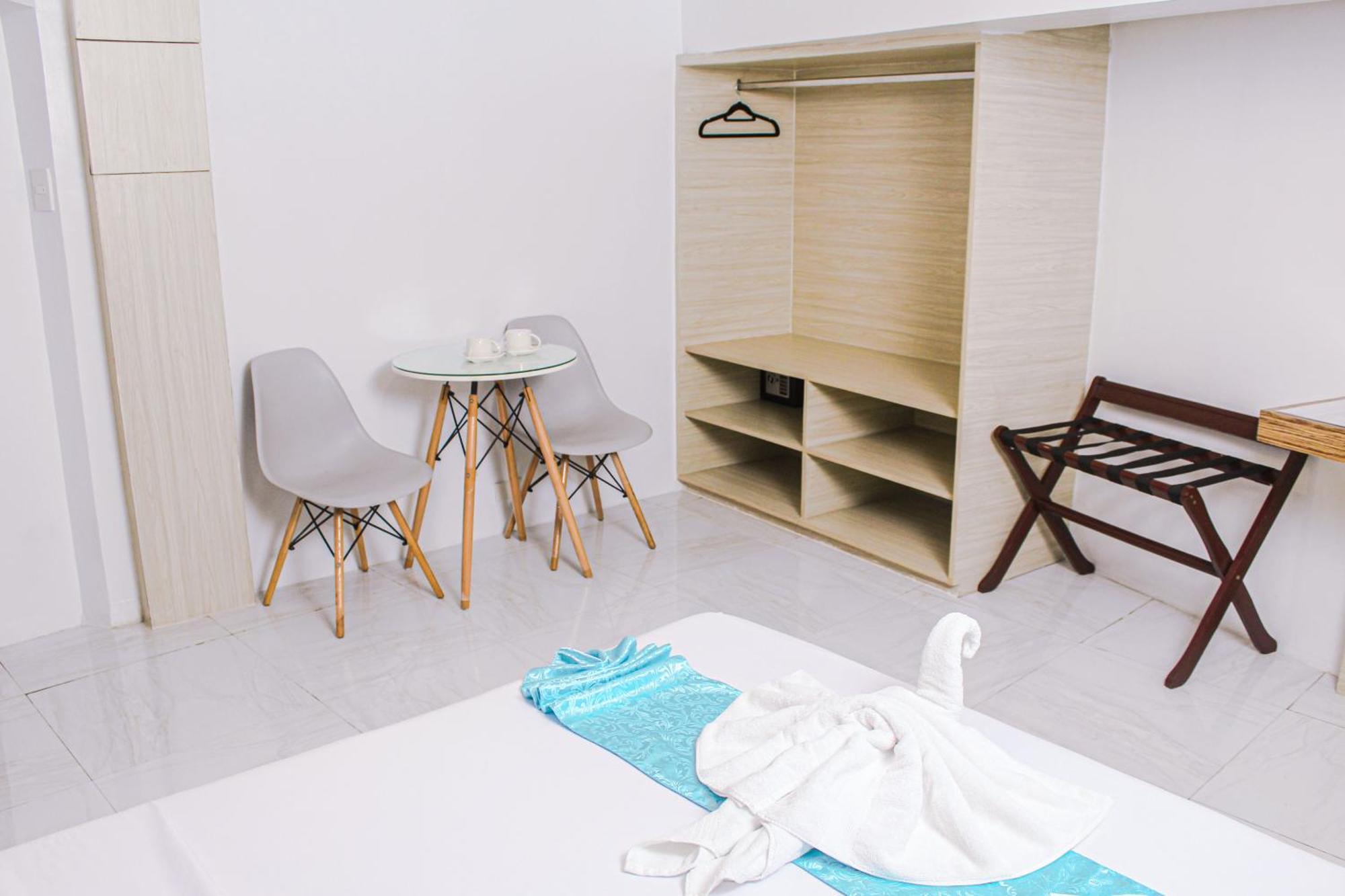 Circuit Hostel Макати Экстерьер фото
