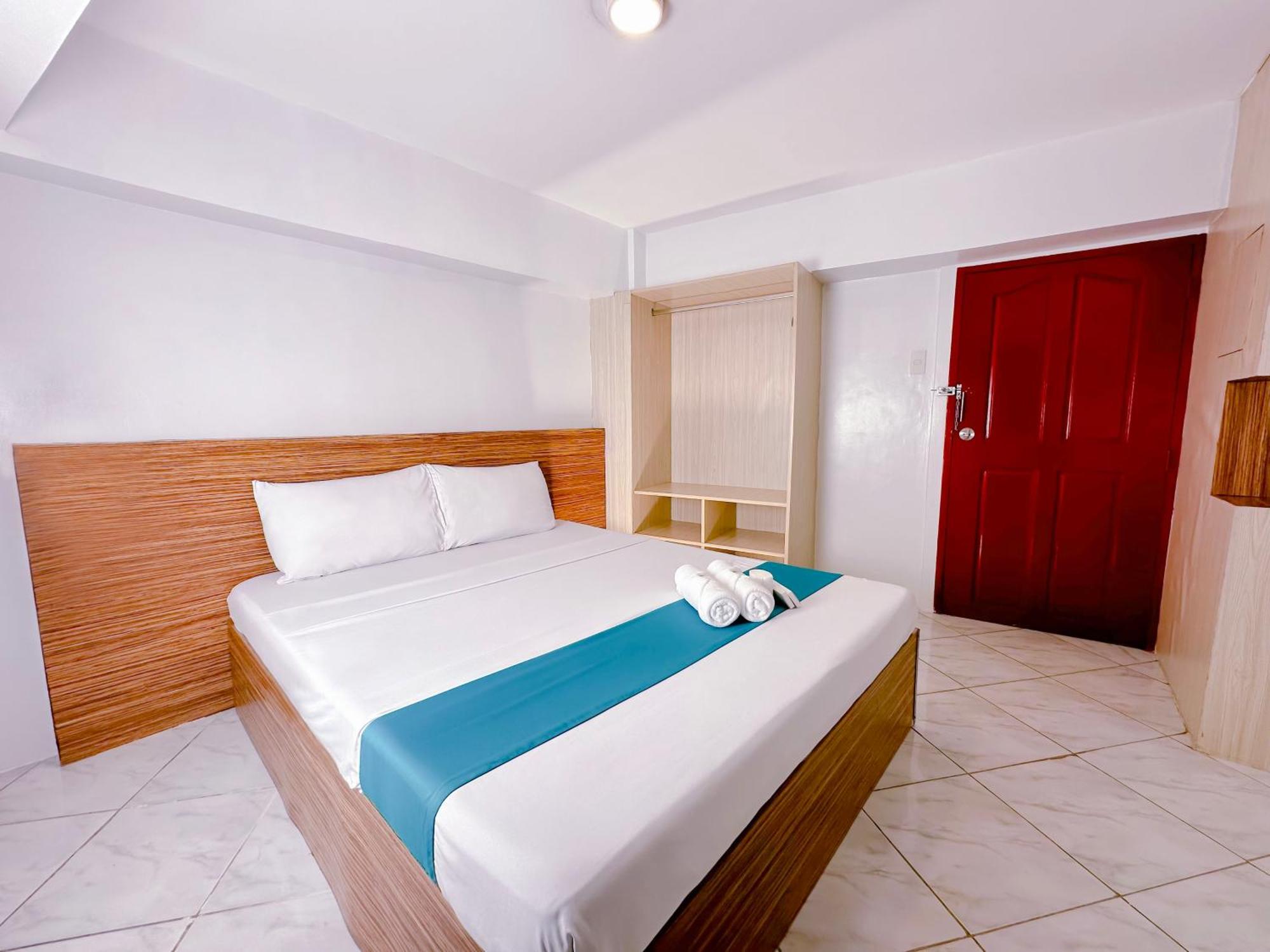 Circuit Hostel Макати Экстерьер фото