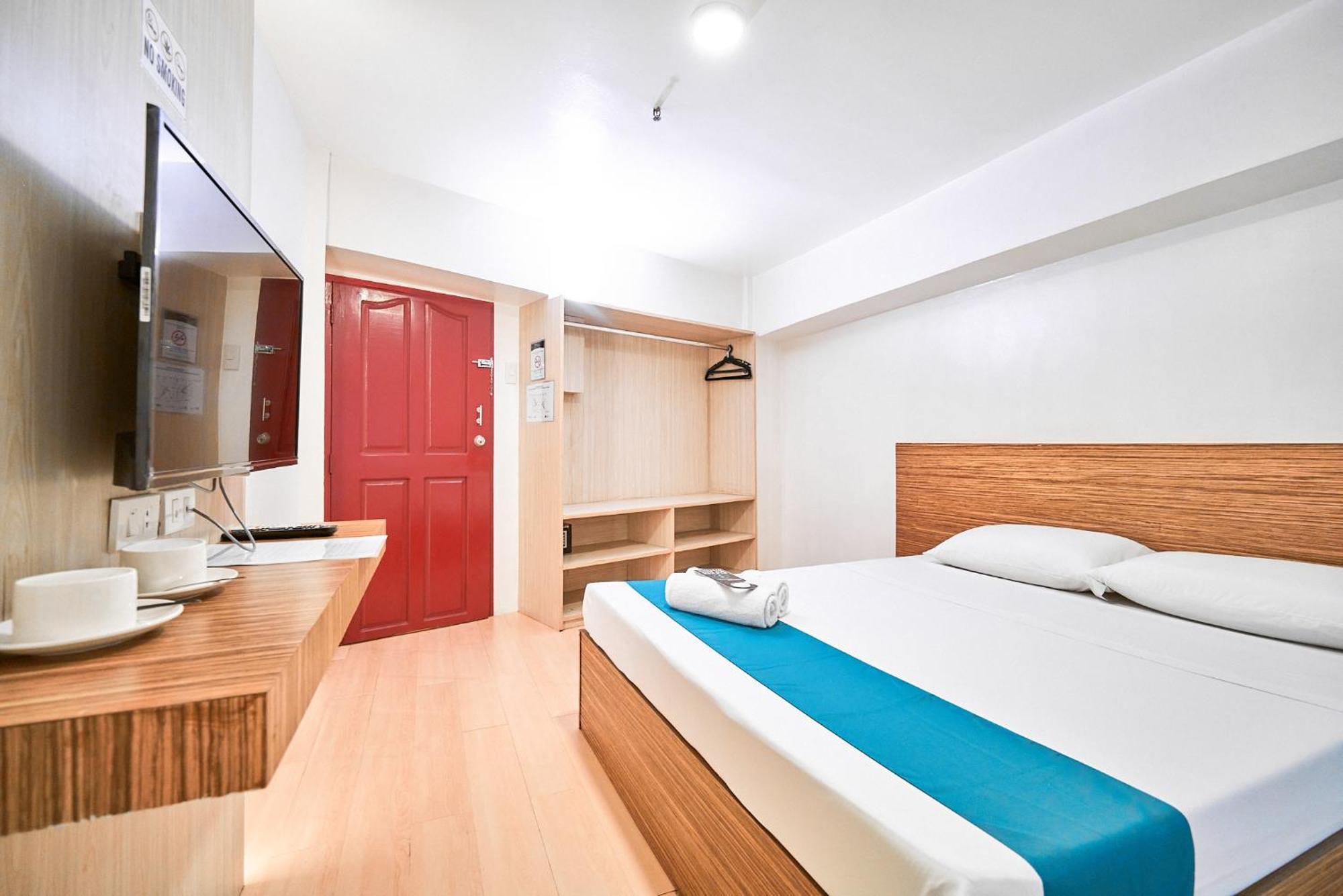 Circuit Hostel Макати Экстерьер фото