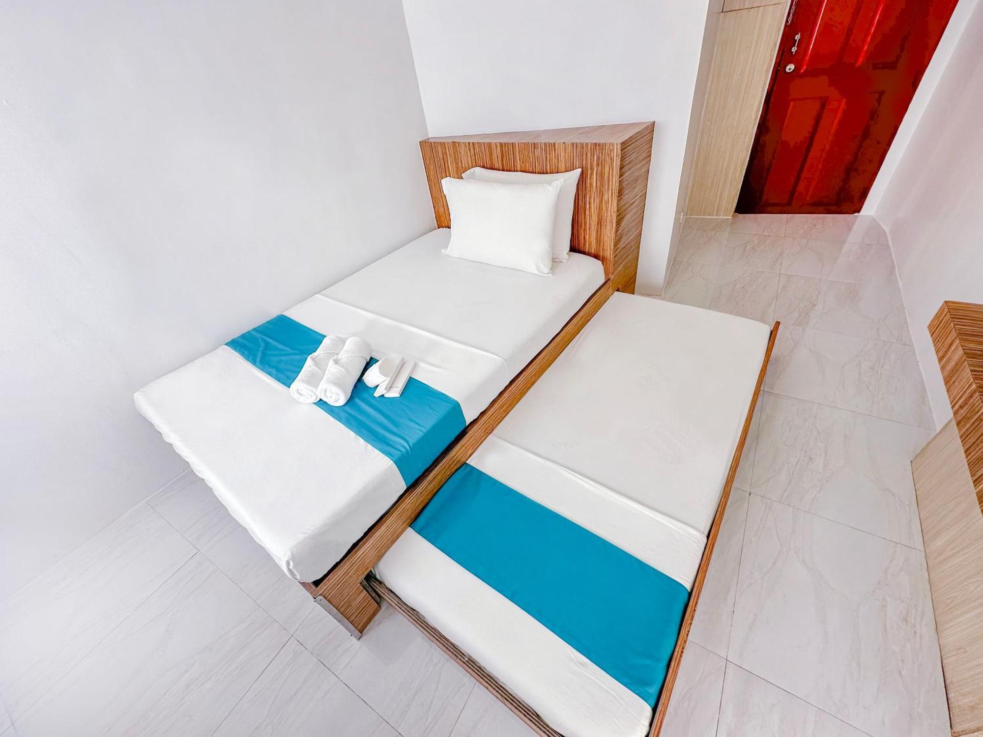 Circuit Hostel Макати Экстерьер фото