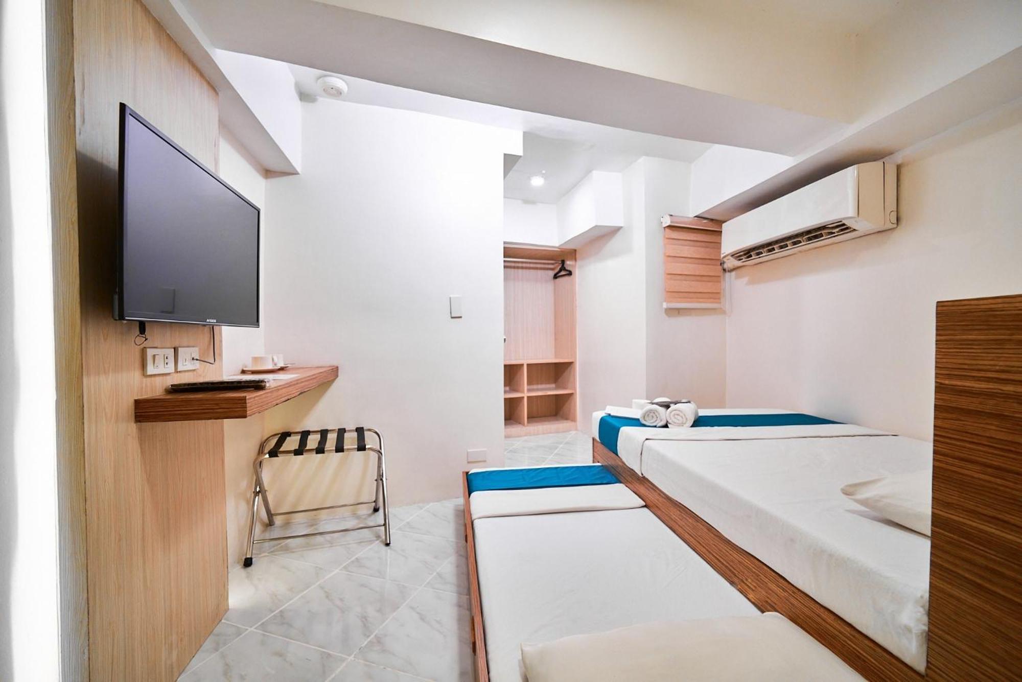 Circuit Hostel Макати Экстерьер фото