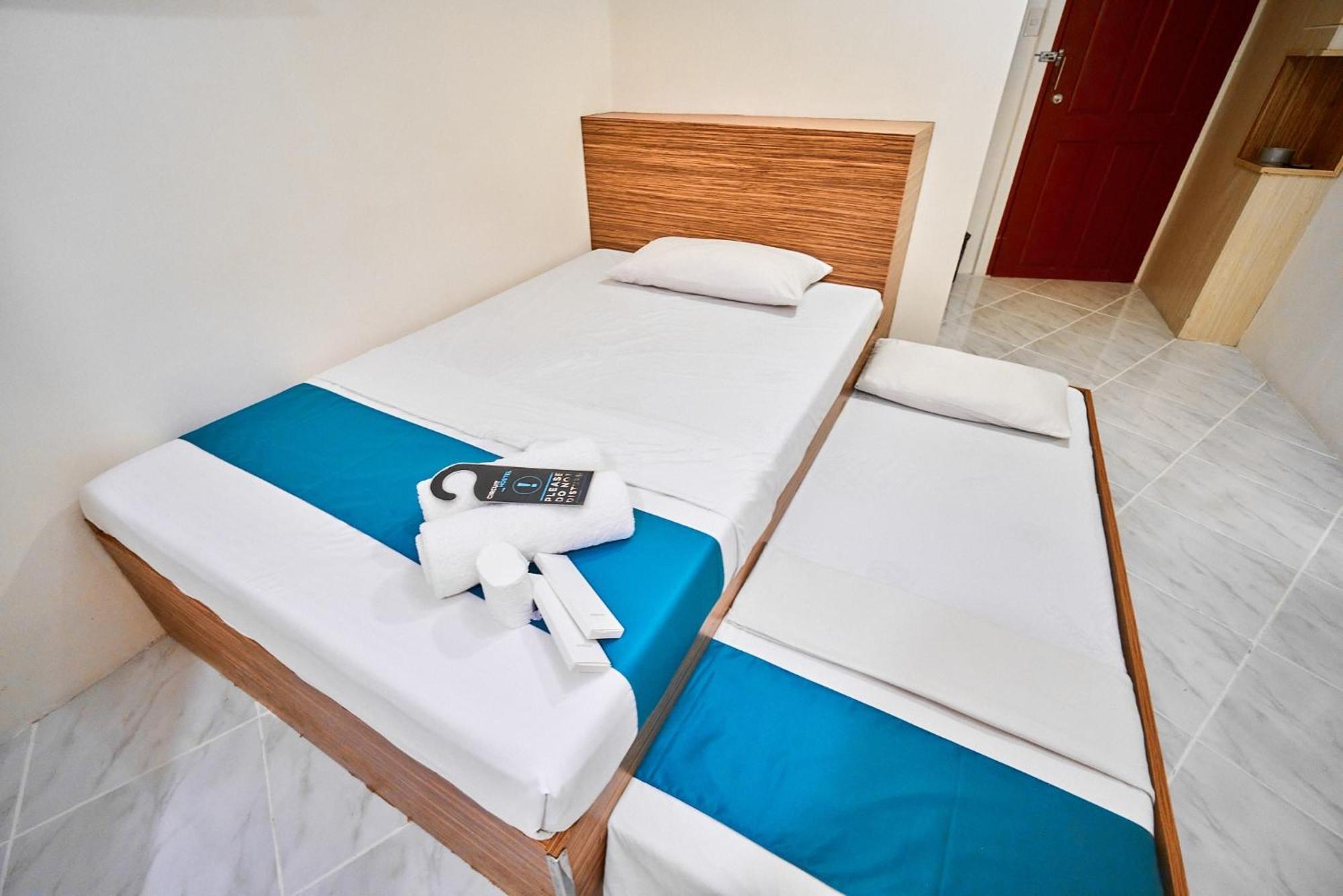 Circuit Hostel Макати Экстерьер фото
