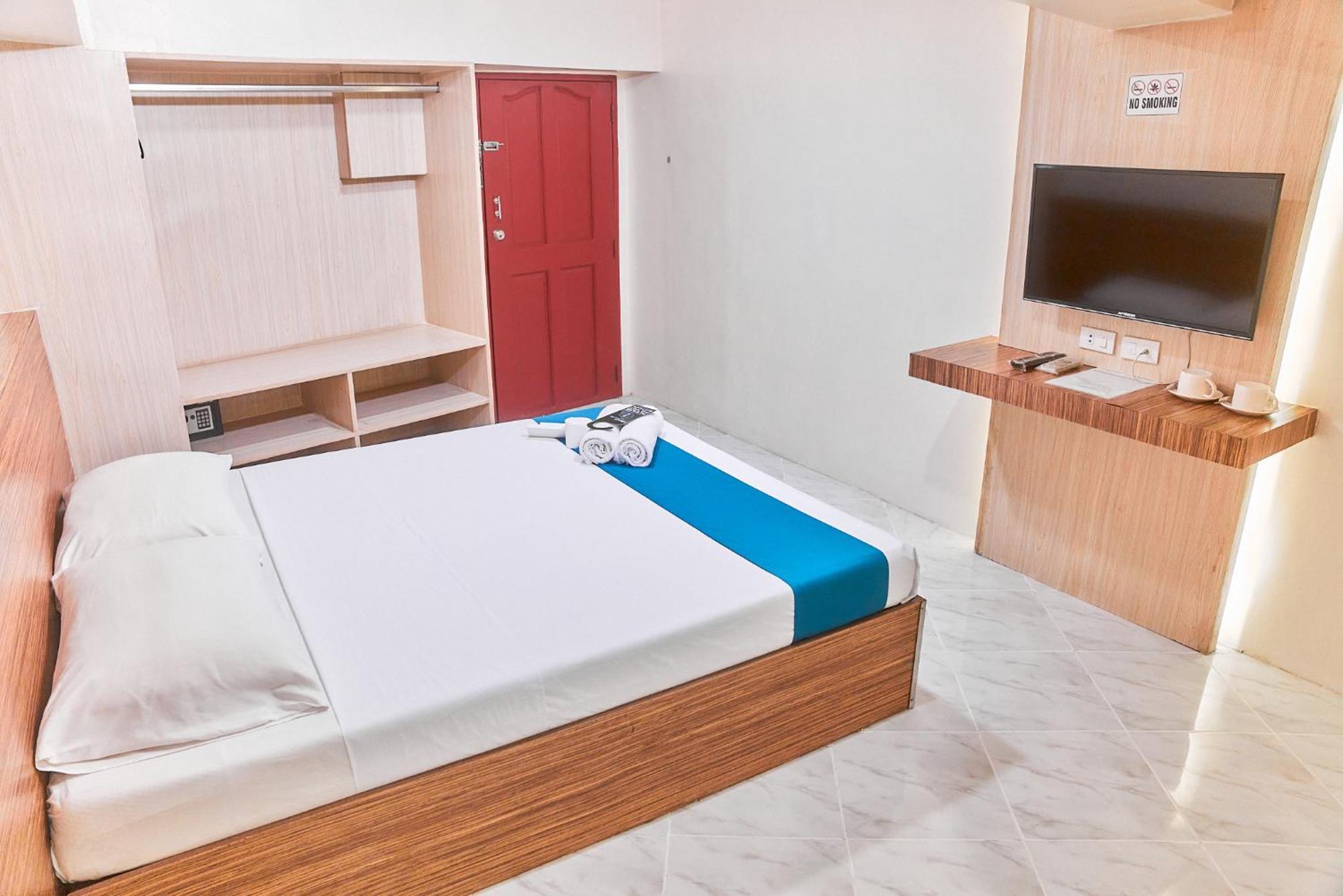 Circuit Hostel Макати Экстерьер фото